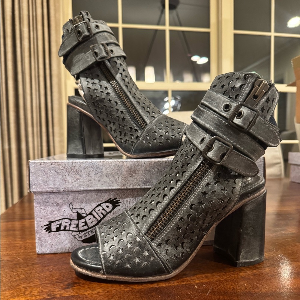 Freebird Women's Black Cutout Leather Teresa Block Heel Sandals - Size 10